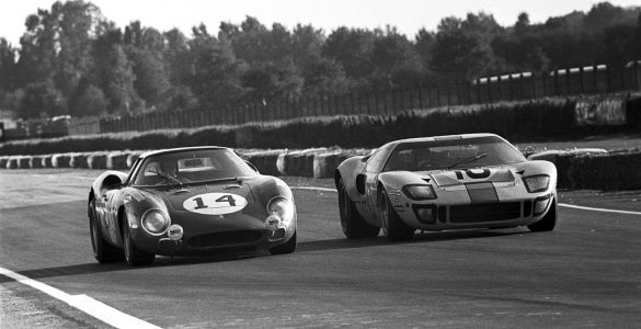 TRONG MỘT CUỘC ĐUA, AI SẼ VỀ ĐÍCH TRƯỚC?