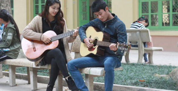 Cậu không chơi guitar mà vào đây làm gì?