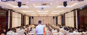 Chuyện ông ngố đi bán hàng.